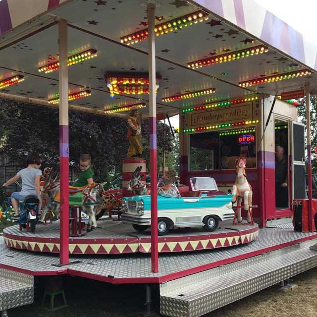 Kindercarrousel op de Holterhoekse kermis
